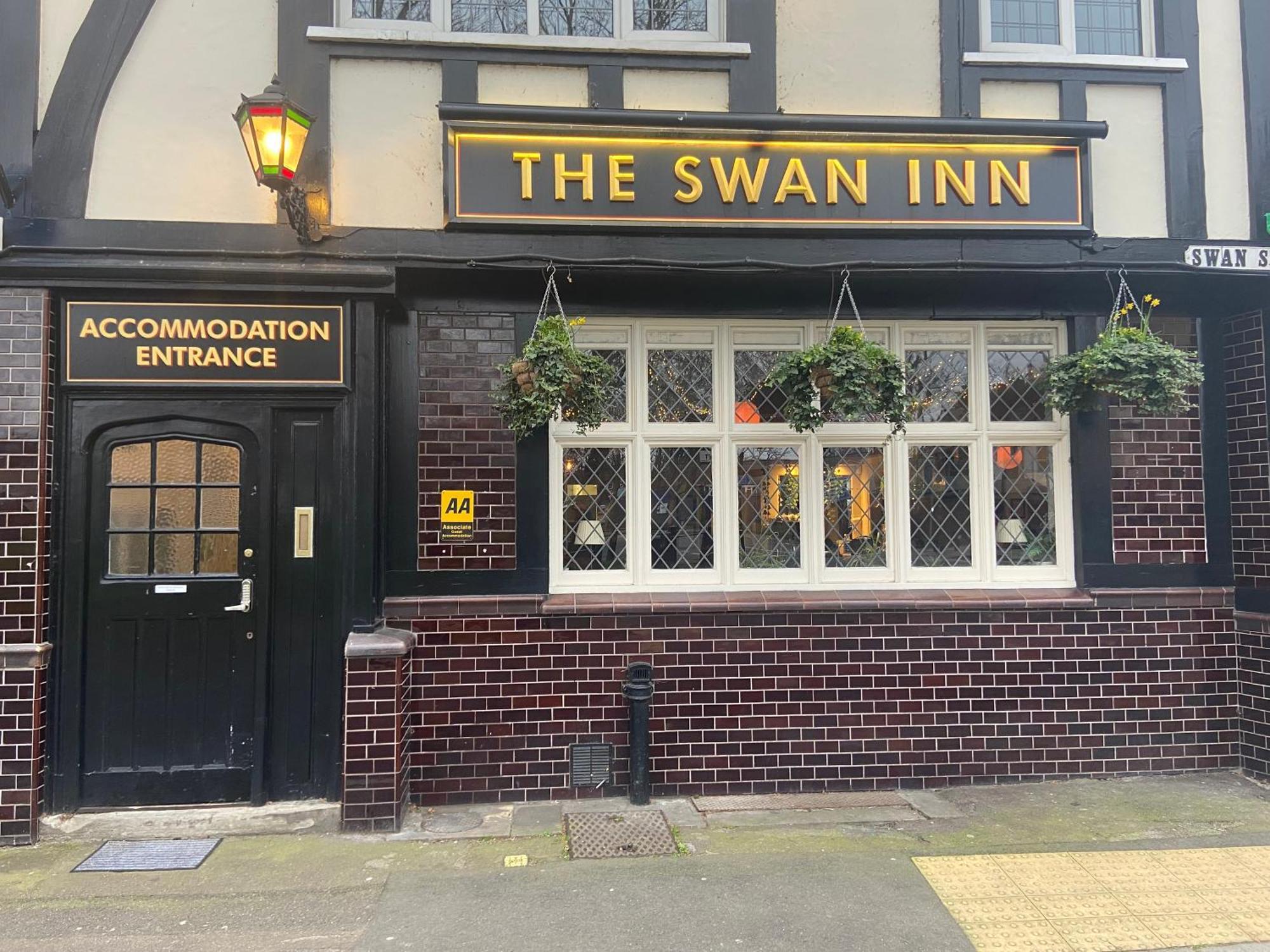 איילוורת' The Swan Inn Pub מראה חיצוני תמונה