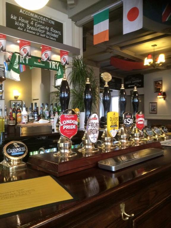 איילוורת' The Swan Inn Pub מראה חיצוני תמונה