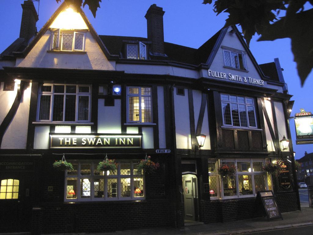 איילוורת' The Swan Inn Pub מראה חיצוני תמונה