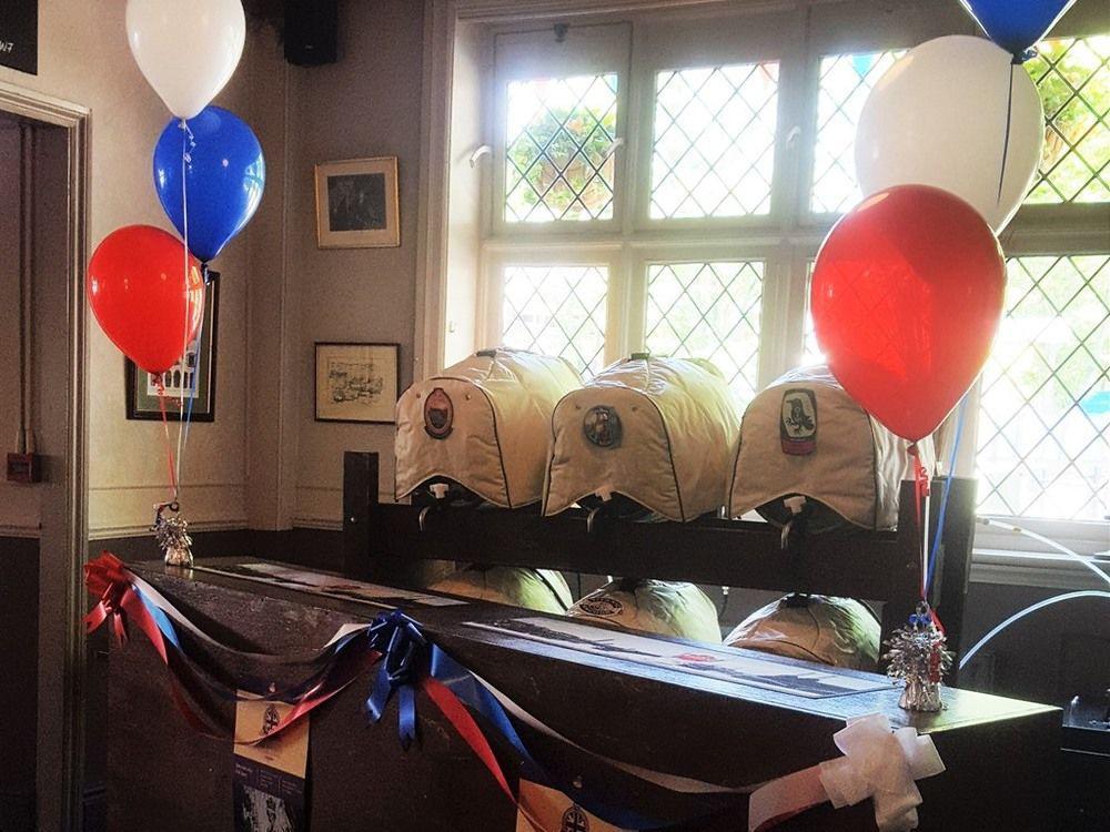 איילוורת' The Swan Inn Pub מראה חיצוני תמונה