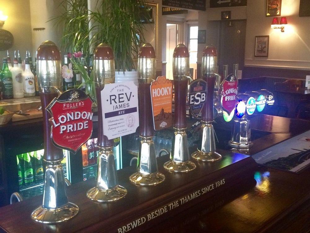איילוורת' The Swan Inn Pub מראה חיצוני תמונה