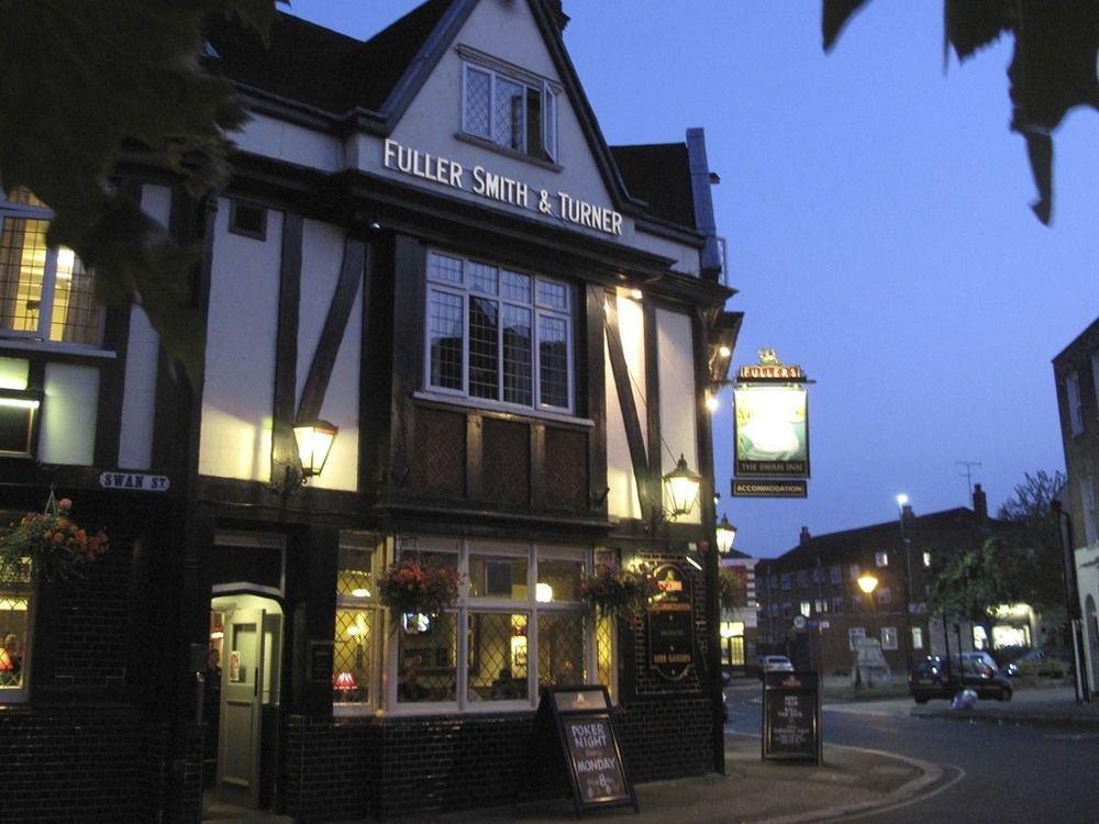 איילוורת' The Swan Inn Pub מראה חיצוני תמונה