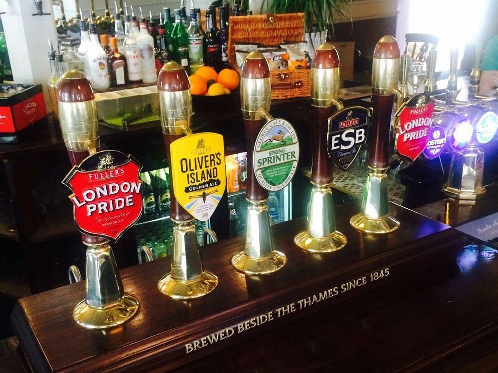איילוורת' The Swan Inn Pub מראה חיצוני תמונה