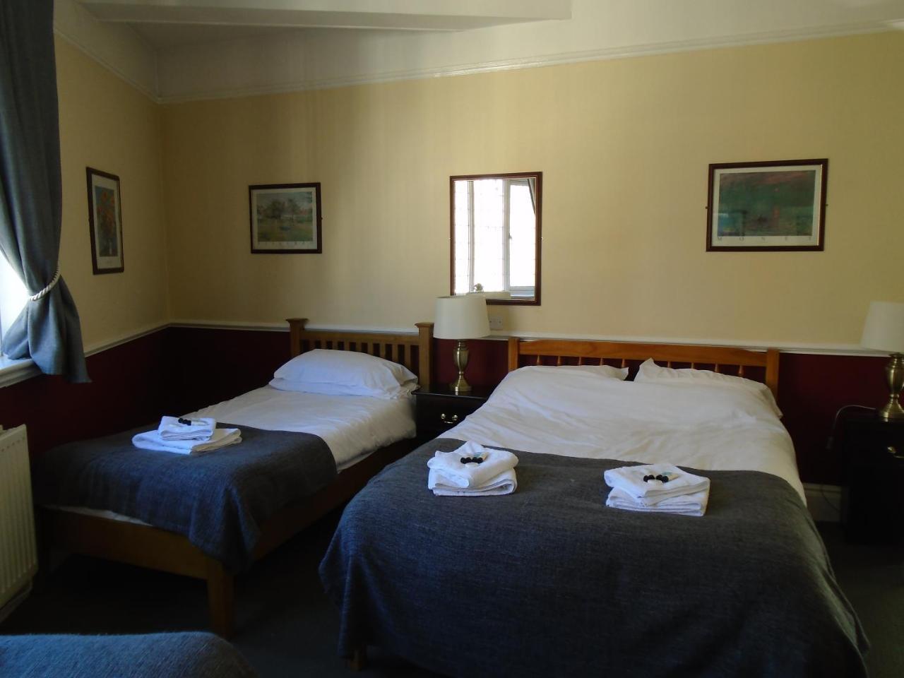 איילוורת' The Swan Inn Pub מראה חיצוני תמונה